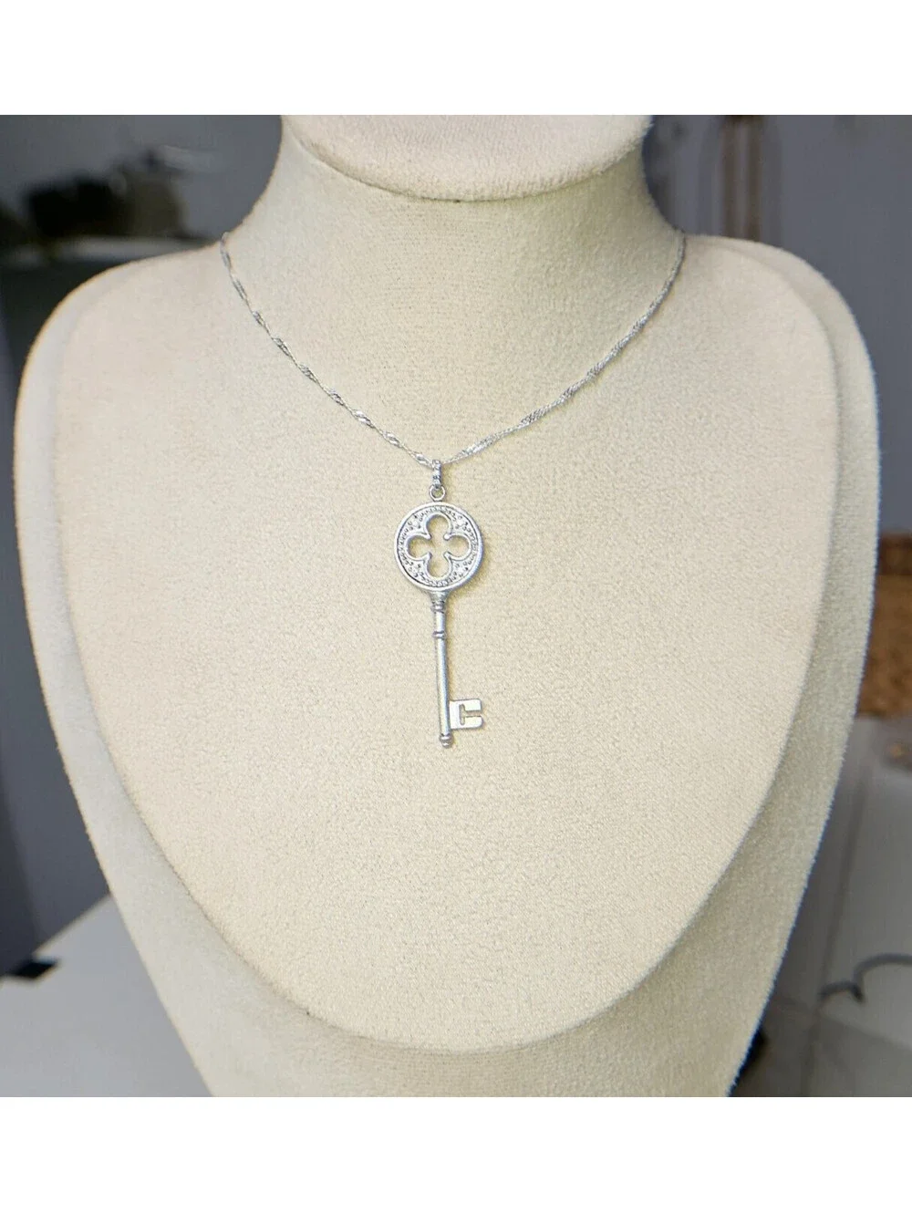 FAS 925 Sterling Silver Skeleton Key Pendant Necklace Rainbow Moonstone 18-20